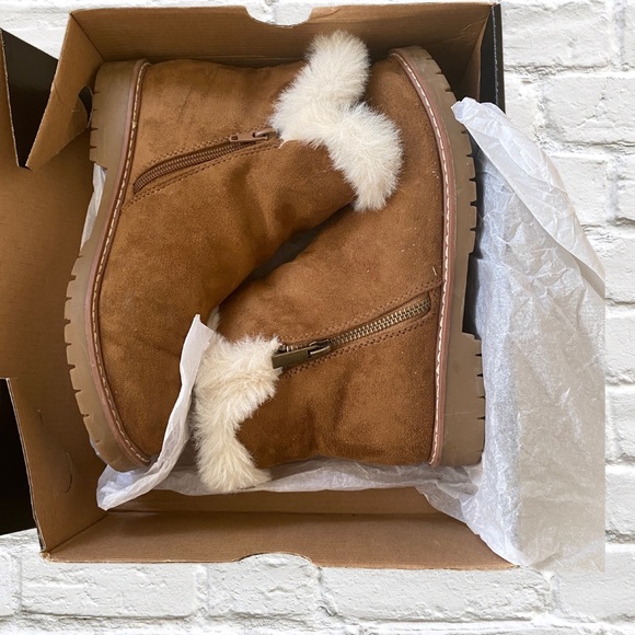 Boots - Picture 2 of 5